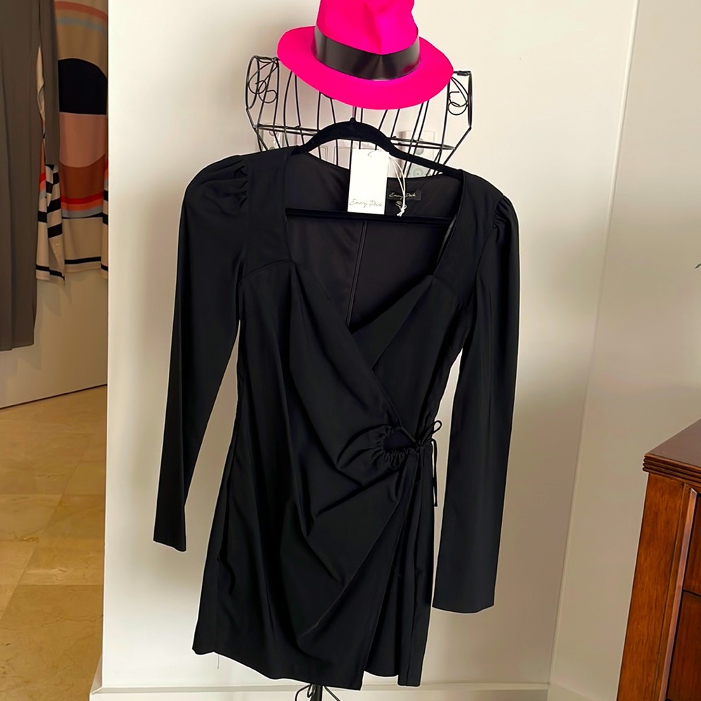 NWT EMORY PARK SIMPLE BLACK WRAP LOOKING MINI